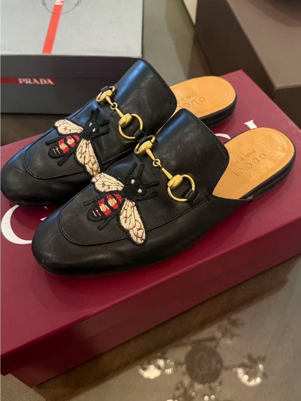 Gucci Black Leather Mules with Embroidered Bee and Gold Horsebit - Picture 2 of 4
